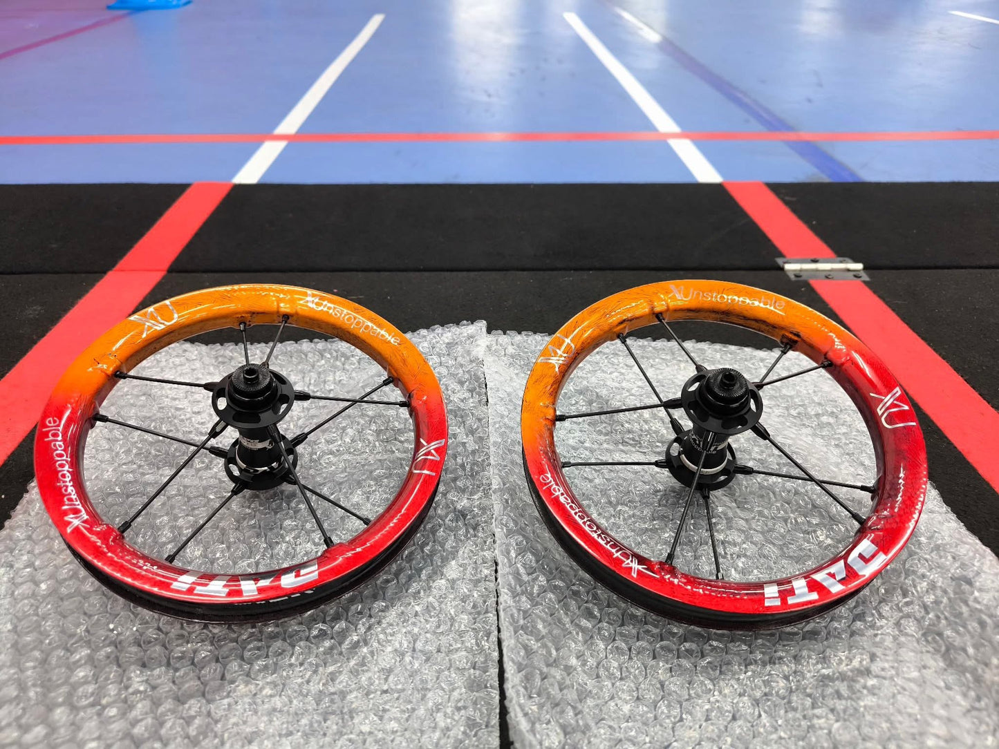 XU ホイール 爆裂2色