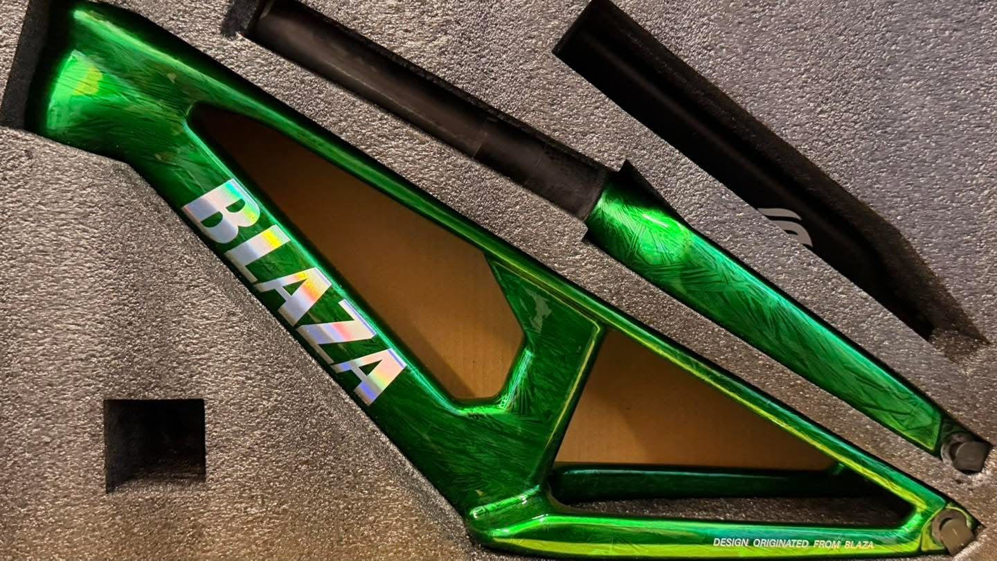 BLAZAカーボンフレーム