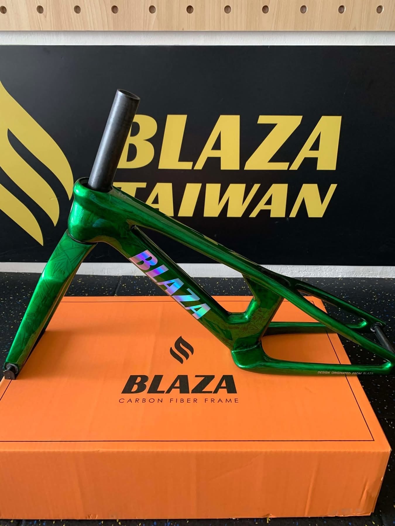 BLAZAカーボンフレーム