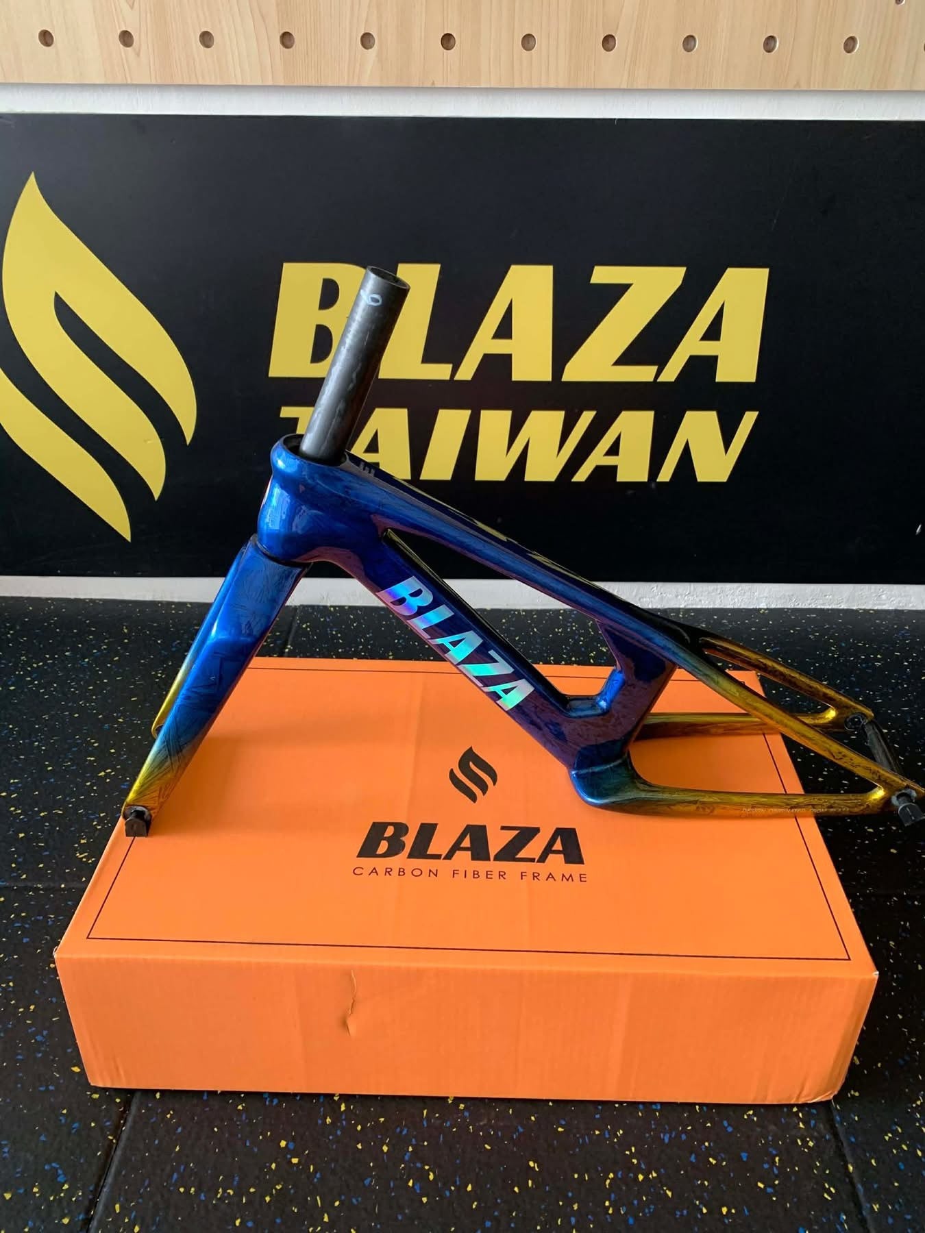BLAZAカーボンフレーム