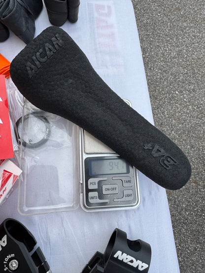 AICANカーボンサドル NEW