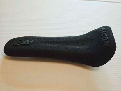 AICANカーボンサドル NEW