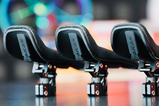 AICANカーボンサドル NEW