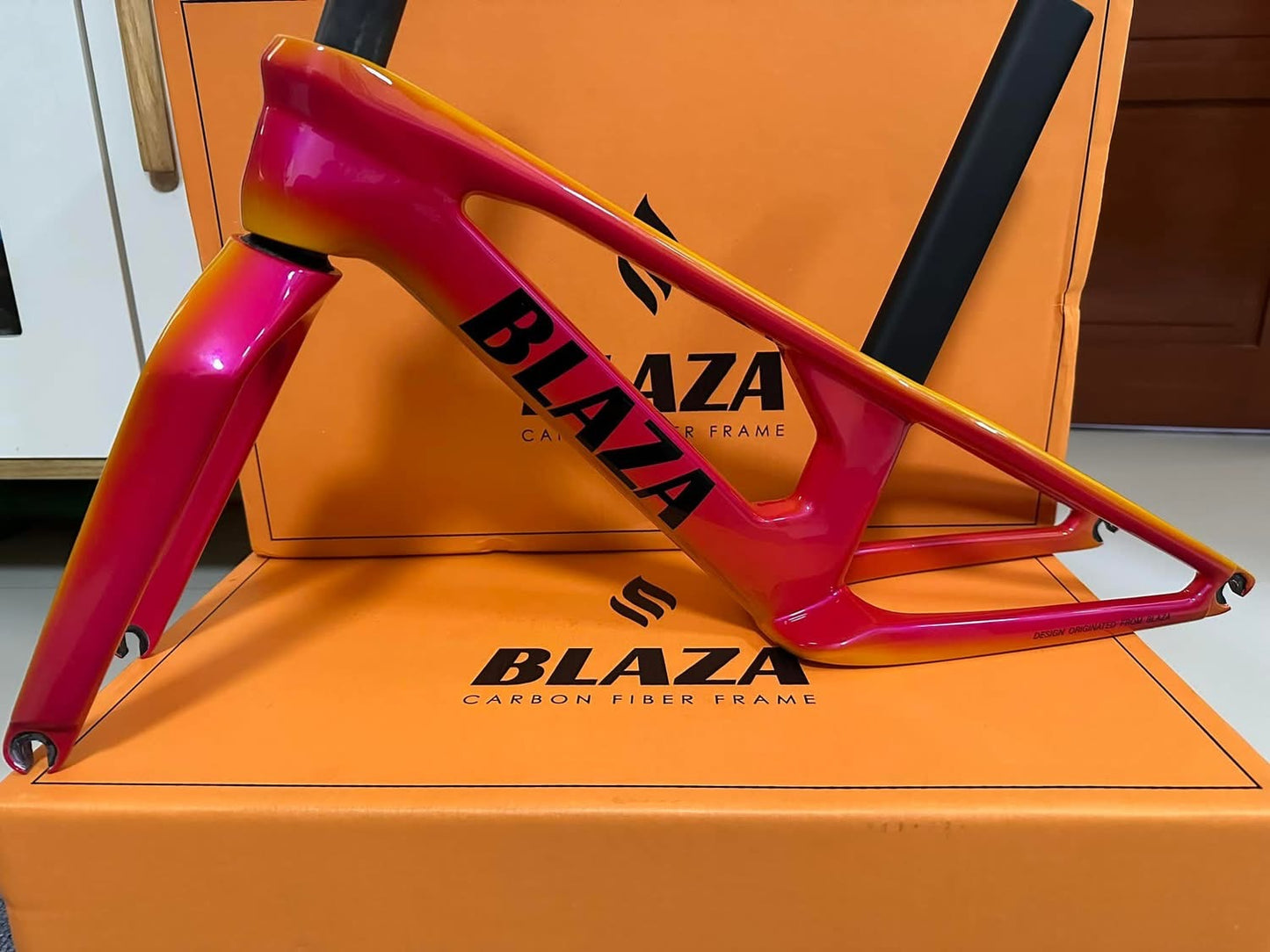 BLAZAカーボンフレーム